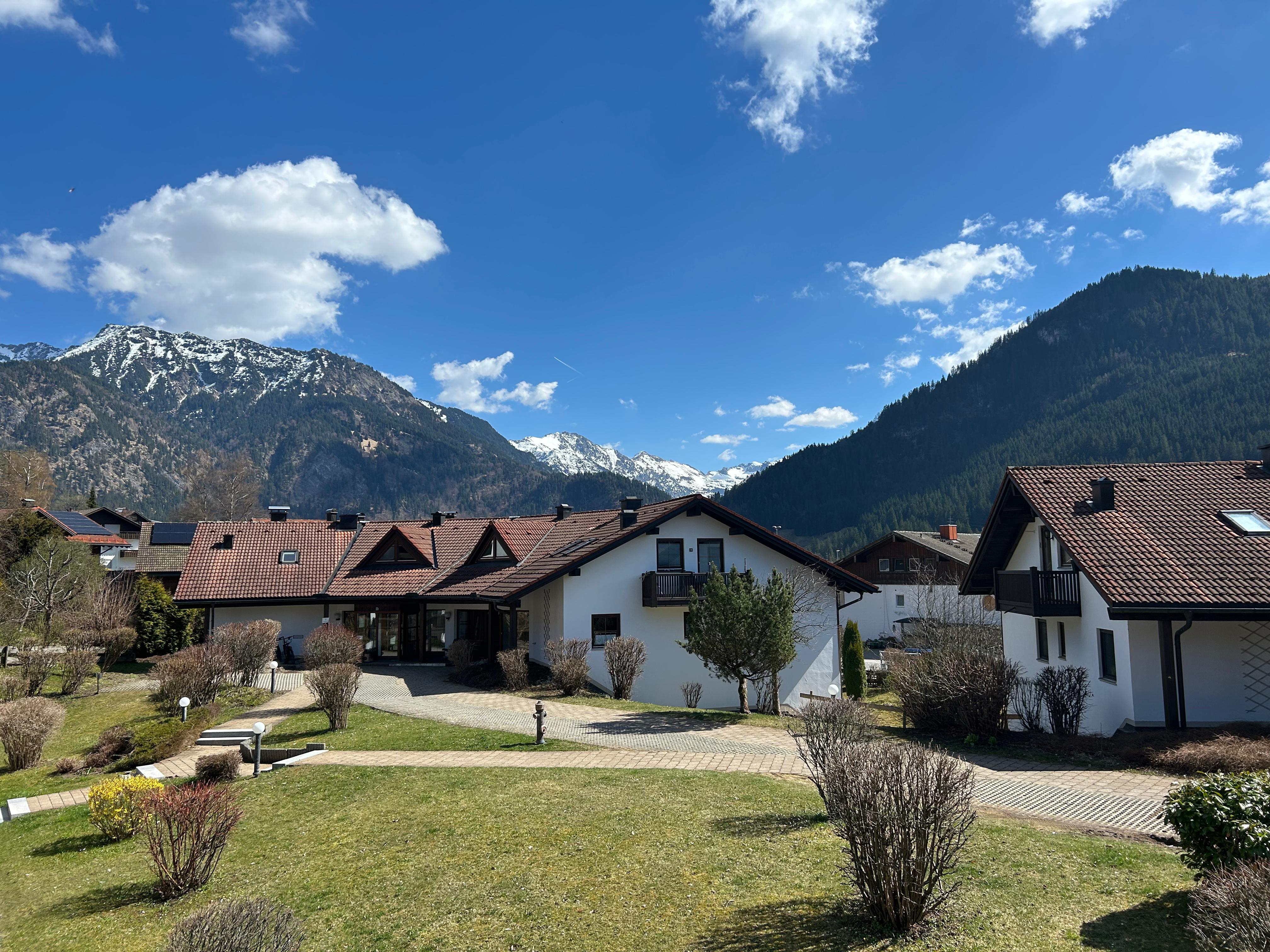 Blick vom Sonnenstüble auf die Allgäuer Berge und die Umgebung von Bad Hindelang